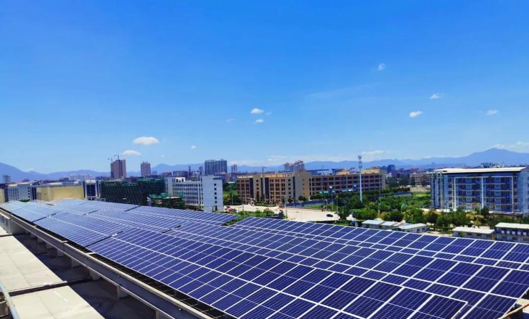 走綠色、生態(tài)、高效的發(fā)展通道——百合鞋業(yè)引進(jìn)光伏發(fā)…